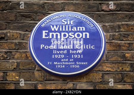 Londra, Regno Unito - 5 febbraio 2024: Targa su un edificio in Marchmont Street a Londra, Regno Unito, che indica dove viveva il poeta e critico Sir William Empson. Foto Stock