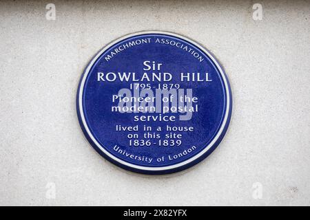 Londra, Regno Unito - 5 febbraio 2024: Targa blu all'esterno di un edificio sui Cartwright Gardens di Londra, Regno Unito, che segna la posizione in cui Sir Rowland Foto Stock