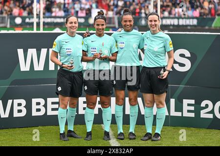 Arbitri con la quarta ufficiale Wendy Gijsbers, l'arbitro Shona Shukrula, l'assistente arbitro Franca Overtoom e l'assistente arbitro Diana Snoeren, nella foto di una partita di calcio femminile tra Ajax Amsterdam vrouwen e fortuna Sittard nella gara di finale della Toto KNVB Beker Cup olandese, mercoledì 20 maggio 2024 a Tilburg, paesi Bassi . FOTO SPORTPIX | David Catry Foto Stock