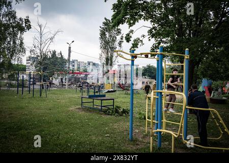 Charkiv, Ucraina. 22 maggio 2024. Nicolas Cleuet/le Pictorium - Charkiv - attentato con bombe al quartiere residenziale di Oleksyvka - 22/05/2024 - Ucraina/kharkiv oblast/Kharkiv - Kharkiv - attacco con bombe al quartiere residenziale di Oleksyvka crediti: LE PICTORIUM/Alamy Live News Foto Stock