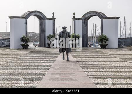 Angra do Heroismo, Terceira, Azzorre, Portogallo. 28 marzo 2022. Statua di Vasco de Gama dell'artista Duker Bower sull'isola di Terceira, Azzorre. Foto Stock