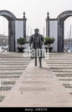 Angra do Heroismo, Terceira, Azzorre, Portogallo. 28 marzo 2022. Statua di Vasco de Gama dell'artista Duker Bower sull'isola di Terceira, Azzorre. Foto Stock