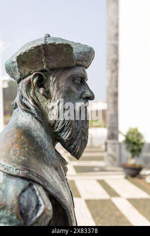 Angra do Heroismo, Terceira, Azzorre, Portogallo. 28 marzo 2022. Statua di Vasco de Gama dell'artista Duker Bower sull'isola di Terceira, Azzorre. Foto Stock