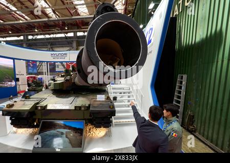 Bucarest, Romania. 22 maggio 2024: Il carro armato Hyundai Rotem K2 Black Panther è esposto alla Black Sea Defense, Aerospace and Security International Exhibition 2024 (BSDA), al ROMAERO. Crediti: Lucian Alecu/Alamy Live News Foto Stock