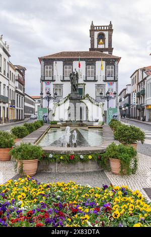 Ponta Delgada, Sao Miguel, Azzorre, Portogallo. 5 aprile 2022. Fiori e fontane a Ponta Delgada. Foto Stock