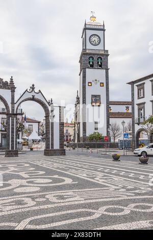 Ponta Delgada, Sao Miguel, Azzorre, Portogallo. 5 aprile 2022. Campanile della Chiesa di San Sebastiano, Sao Sebastiao a Ponta Delgada. Foto Stock