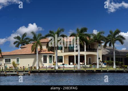 Canali e case a Cape Coral, Florida, Stati Uniti Foto Stock