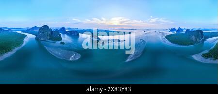 Vista aerea dell'isola di Panyee a Phang Nga, Thailandia, vista dall'alto del villaggio galleggiante, isola del villaggio di pescatori di Koh Panyee a Phang Nga, Thailandia Foto Stock