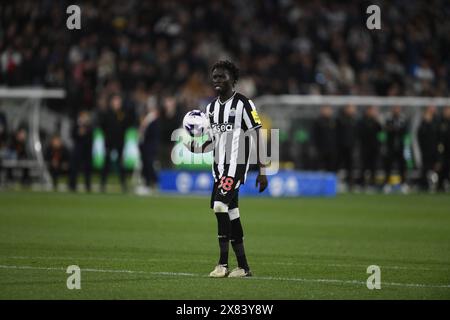 MELBOURNE, AUSTRALIA. 22 maggio 2024. Nella foto: L'attaccante del Newcastle United Garang Kuol porta la palla al punto di rigore nella sua prima partita per i Magpies durante la Global Football Week l'amichevole delle squadre della Premiership inglese al MCG di Melbourne. Crediti: Karl Phillipson/Alamy Live News Foto Stock