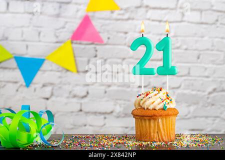 Candle Number 21 - Festa di compleanno con cupcake Foto Stock