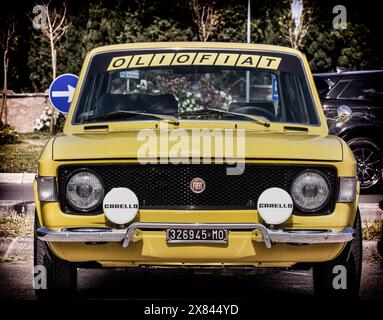 Fiat 128 Sport d'epoca a un rally Foto Stock