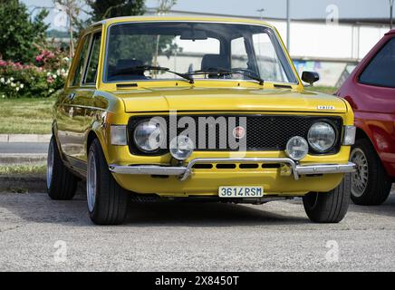 Fiat 128 Sport d'epoca a un rally Foto Stock