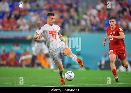 Stadio, Ras Abu Aboud, Doha. 2 dicembre 2022. Firo: Calcio, calcio, Serbia -Svizzera 02.12.2022 Granit Xhaka della Svizzera azione individuale Svizzera durante la partita Serbia vs Svizzera, corrispondente al gruppo G della Coppa del mondo FIFA Qatar 2022, allo Stadio 974, Ras Abu Aboud, Doha, il 2 dicembre, 2022. credito: dpa/Alamy Live News Foto Stock