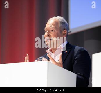 Die Europawahl a Österreich findet AM 9. stato Juni 2024 Im Bild: Spitzenkandidat Andreas Schieder (SPÖ) im Rahmen einer TV-Sendung, Elefantenrunde' a Wiener Neustadt. 21.05.2024 // le elezioni europee del 9 giugno 2024 in Austria. Foto: Il candidato Andreas Schieder (SPÖ) durante uno show televisivo "Elefantenrunde" a Wiener Neustadt. 21 maggio 2024 - 20240521 PD26409 credito: APA-PictureDesk/Alamy Live News Foto Stock