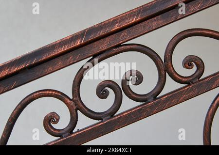 ringhiera in ferro battuto sulle scale da vicino Foto Stock