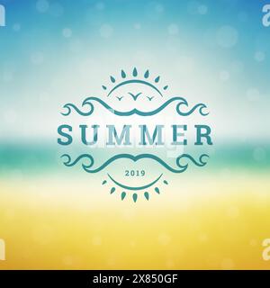 Etichetta o logo tipografico per le vacanze estive, design dello slogan per poster o cartolina di auguri. Simbolo del sole. Illustrazione Vettoriale