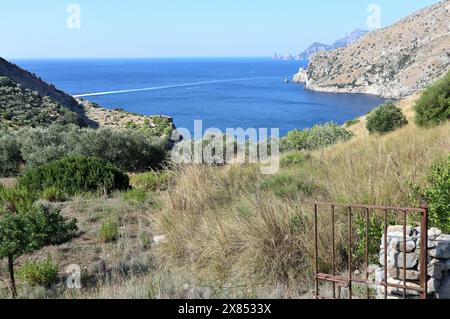 Nerano - Scorcio della Baia di Ieranto dal sentiero Foto Stock