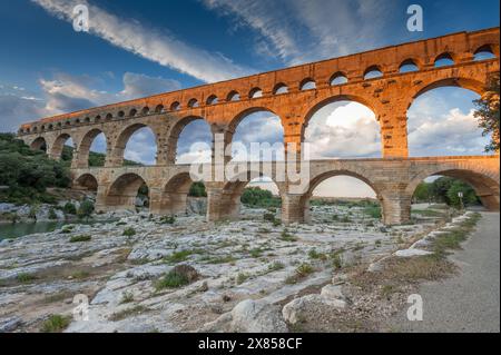 Pont du Gard vista ovest al tramonto Foto Stock