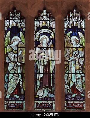 Vetrate colorate raffiguranti Santa Cecilia e due angeli, Chiesa di San Manacco e San Dunstano, Manaccan, Cornovaglia Foto Stock