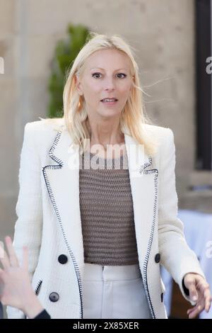 Cannes, Francia. 22 maggio 2024. Un ospite partecipa al pasto tradizionale organizzato dal Municipio di Cannes durante la 77a edizione del Festival Internazionale del Cinema di Cannes il 22 maggio 2024 a Cannes, Francia. Crediti: Bernard Menigault/Alamy Live News Foto Stock