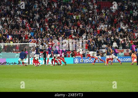 Doha, Qatar. decimo. Dicembre 2022. Francia festeggia la vittoria la partita tra Francia e Inghilterra, quarti di finale, Coppa del mondo FIFA Qatar 2022. Foto Stock