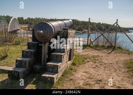 Cannoni presso la fortezza di Bomarsund alle isole Aland in Finlandia. Foto Stock