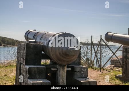 Cannoni presso la fortezza di Bomarsund alle isole Aland in Finlandia. Foto Stock