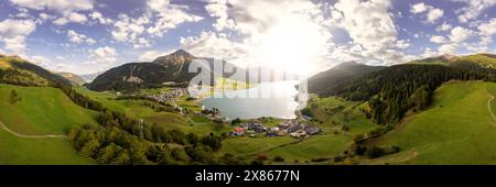 reschensee, passo della resia, italia, alto adige, drone, panorama, vista droni, vista aerea, vista droni Foto Stock