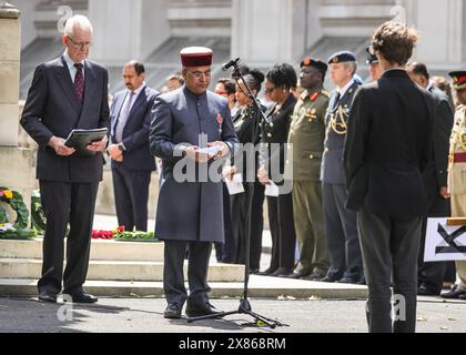 Londra, Regno Unito. 23 maggio 2024. La cerimonia del giorno dei pacificatori delle Nazioni Unite (che si tiene il 23 maggio, il giorno stesso del pacificatore è il 29 maggio) si tiene presso il cenotafio di Whitehall. Il personale di servizio e i rappresentanti rispettano i quasi 4400 peacekeeper che hanno perso la vita servendo sotto la bandiera dell'ONU dal 1948. Crediti: Imageplotter/Alamy Live News Foto Stock