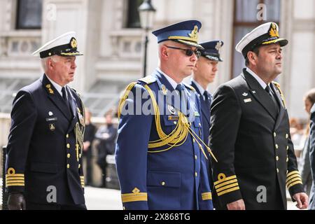 Londra, Regno Unito. 23 maggio 2024. La cerimonia del giorno dei pacificatori delle Nazioni Unite (che si tiene il 23 maggio, il giorno stesso del pacificatore è il 29 maggio) si tiene presso il cenotafio di Whitehall. Il personale di servizio e i rappresentanti rispettano i quasi 4400 peacekeeper che hanno perso la vita servendo sotto la bandiera dell'ONU dal 1948. Crediti: Imageplotter/Alamy Live News Foto Stock