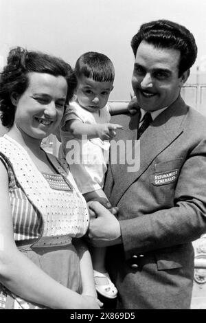 Porträt einer katalanischen Familie, Barcellona 1957. Ritratto di una famiglia catalana, Barcellona 1957. Foto Stock