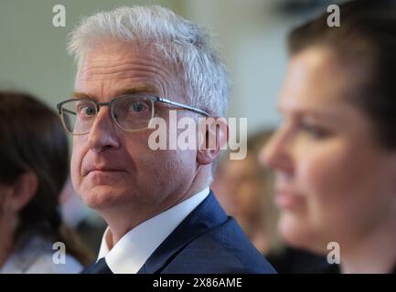 Naumburg, Germania. 23 maggio 2024. Winfried Holthaus, nuovo presidente della Corte regionale superiore di Naumburg, siede accanto a Franziska Weidinger (CDU), ministro della giustizia della Sassonia-Anhalt, alla sua cerimonia di inaugurazione. Holthaus è in carica dal 01.04.2024. Crediti: Sebastian Willnow/dpa/Alamy Live News Foto Stock
