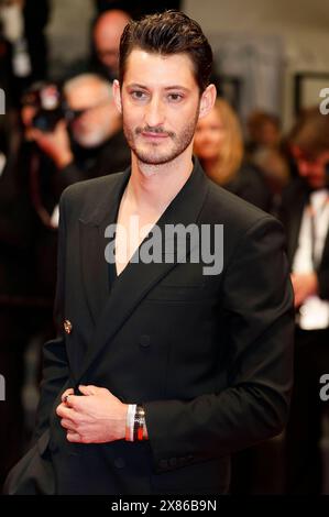 Pierre Niney bei der Premiere des Kinofilms le Comte de Monte-Cristo auf dem Festival de Cannes 2024 / 77. Internationale Filmfestspiele von Cannes im Palais des Festivals. Cannes, 22.05.2024 *** Pierre Niney alla prima del lungometraggio le Comte de Monte Cristo al Festival di Cannes 2024 77 al Palais des Festivals di Cannes, 22 05 2024 foto:xD.xBedrosianx/xFuturexImagex christo 4516 Foto Stock