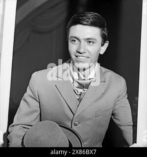 My Fair Lady, Musical, Theater des Westens in Berlin, Deutschland 1961, Regie: Sven Aage Larsen, Darsteller: Rex Gildo als Freddy Eynsford-Hill Foto Stock