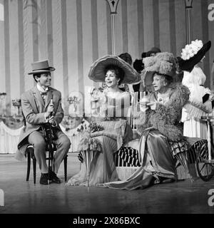 My Fair Lady, Musical, Theater des Westens a Berlino, Deutschland 1961, Regie: Sven Aage Larsen, Darsteller: Rex Gildo, Karin Hübner, Agnes Windeck Foto Stock