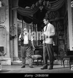 My Fair Lady, Musical, Theater des Westens in Berlin, Deutschland 1961, Regie: Sven Aage Larsen, Darsteller: Alfred Schieske, Paul Hubschmid Foto Stock