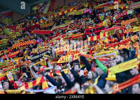 Lens, Francia. 19 maggio 2024. Tifosi e tifosi di Lens nella foto durante la partita 34 della Ligue 1 Uber Eats nella stagione 2023-2024 tra Racing Club de Lens e Montpellier Herault Sport Club il 19 maggio 2024 a Lens, Francia. (Foto di David Catry/Sportpix ) credito: Sportpix/Alamy Live News Foto Stock