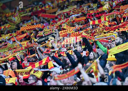 Lens, Francia. 19 maggio 2024. Tifosi e tifosi di Lens nella foto durante la partita 34 della Ligue 1 Uber Eats nella stagione 2023-2024 tra Racing Club de Lens e Montpellier Herault Sport Club il 19 maggio 2024 a Lens, Francia. (Foto di David Catry/Sportpix ) credito: Sportpix/Alamy Live News Foto Stock