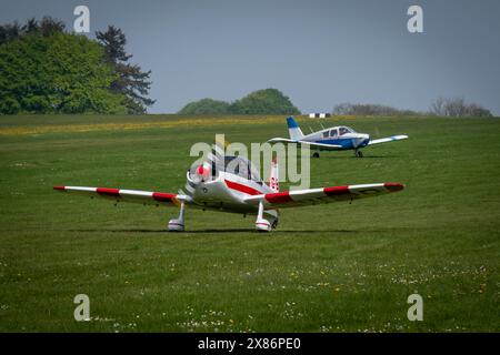 CAP 10B aerei leggeri, G-BRDD, presso l'aeroporto di Compton Abbas a Dorset, Inghilterra Foto Stock