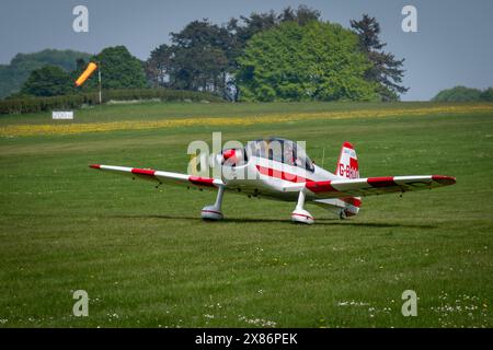 CAP 10B aerei leggeri, G-BRDD, presso l'aeroporto di Compton Abbas a Dorset, Inghilterra Foto Stock