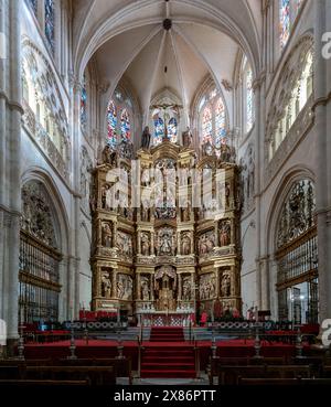 Burgos, Spagna - 14 aprile 2024: Veduta dell'altare maggiore dell'altare maggiore della Cattedrale di Burgos Foto Stock