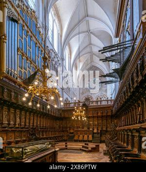 Burgos, Spagna - 14 aprile 2024: Vista del coro nella storica cattedrale di Burgos Foto Stock