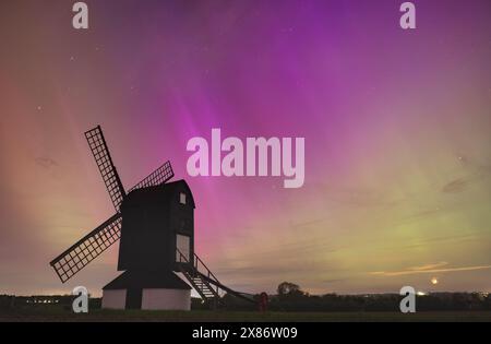 Aurora boreale sopra i cieli del Buckinghamshire. Inghilterra Foto Stock
