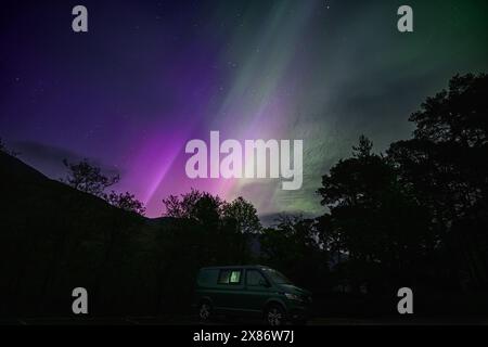 Aurora Boreale su Buttermere, Lake District, Regno Unito Foto Stock