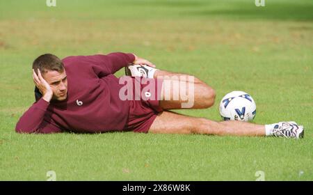 Paul Ritchie nella foto durante la sessione di allenamento Hearts a Pinkie, Musselburgh oggi ( venerdì 20/8/99) Foto Stock