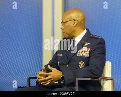 The Atlantic Council, 1030 15th St NW 12th Floor, Washington, DC 20005. 22 maggio 2024. Il generale Charles Q. Brown Jr., presidente del Joint Chiefs of staff degli Stati Uniti, appare al Consiglio Atlantico di Washington DC per discutere la questione di "come le forze statunitensi si stanno preparando per le nuove minacce globali". ©Julia Mineeva/EGBN TV News/Alamy Live News Foto Stock