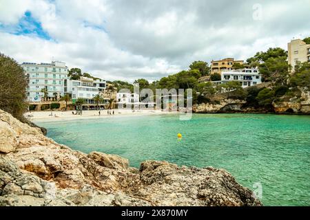 Breve visita spontanea a sud-est dell'isola delle Baleari di Maiorca presso la fortezza di es fonti vicino a Cala d'Or - Spagna Foto Stock