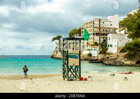 Breve visita spontanea a sud-est dell'isola delle Baleari di Maiorca presso la fortezza di es fonti vicino a Cala d'Or - Spagna Foto Stock