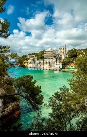 Breve visita spontanea a sud-est dell'isola delle Baleari di Maiorca presso la fortezza di es fonti vicino a Cala d'Or - Spagna Foto Stock