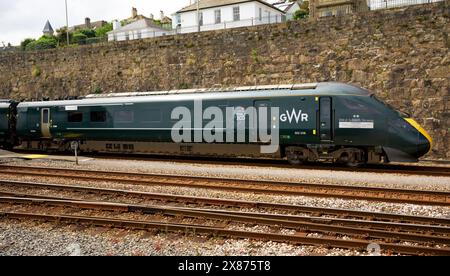 Inter City Express 802008 arriva oggi a Penzance indossando la nuova livrea RNLI per il 200° anniversario Foto Stock